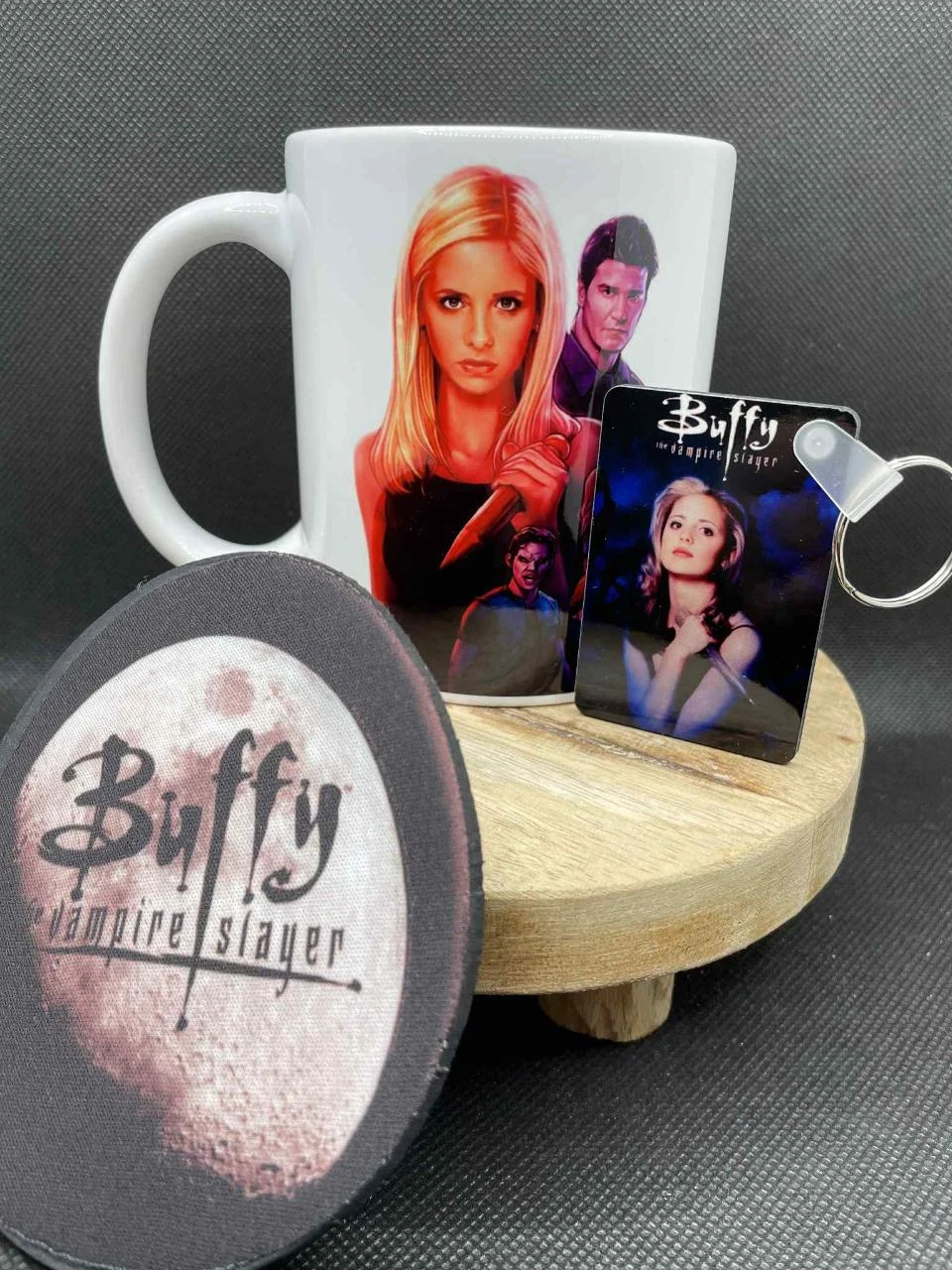 🎁 Coffret Mug – Mug + Porte-clés + Dessous de Tasse – Buffy contre les vampires